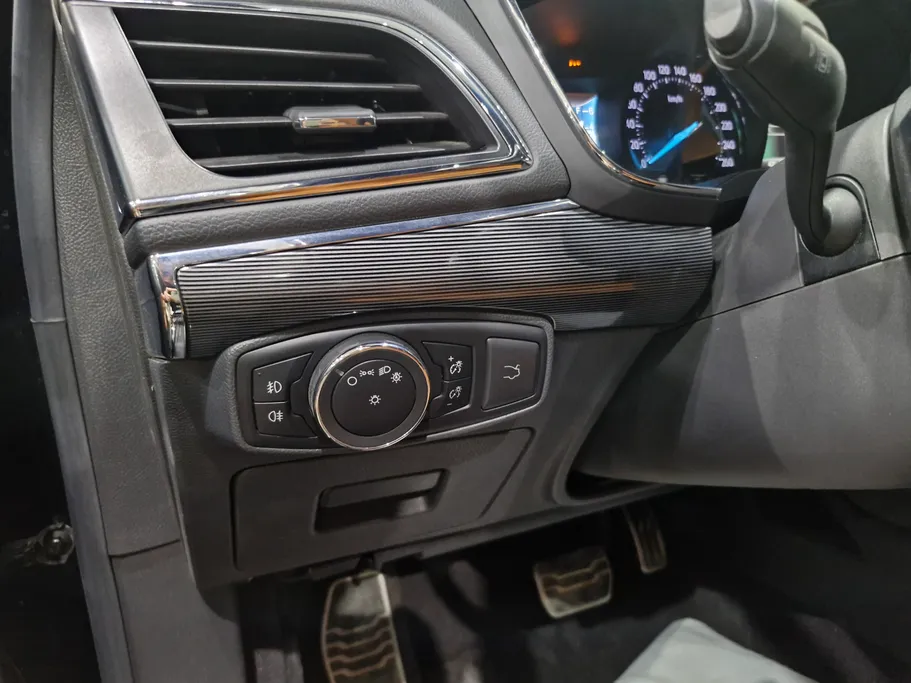 2022 Ford Taurus Titanium 