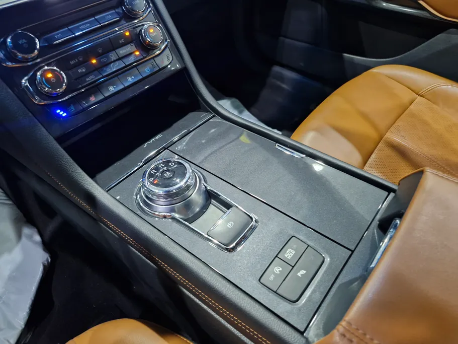 2022 Ford Taurus Titanium 