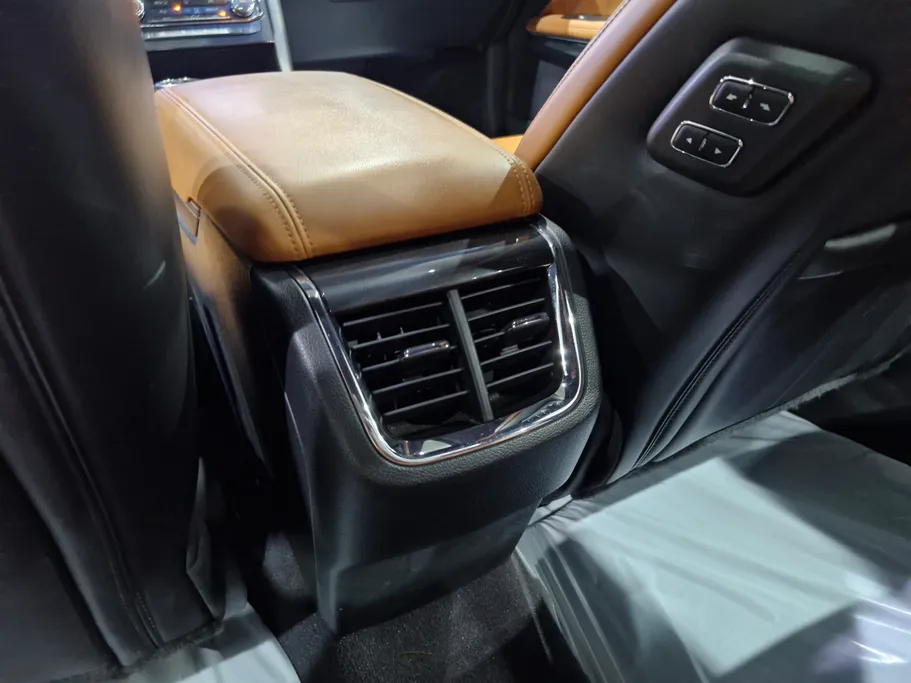 2022 Ford Taurus Titanium 