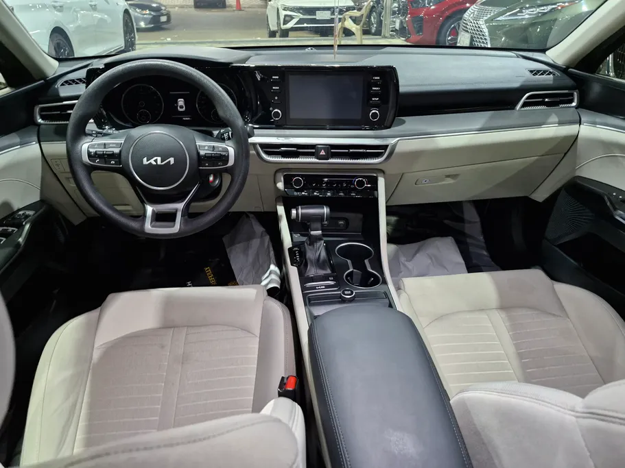 2023 Kia K5 LX 