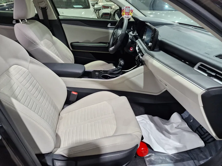 2023 Kia K5 LX 