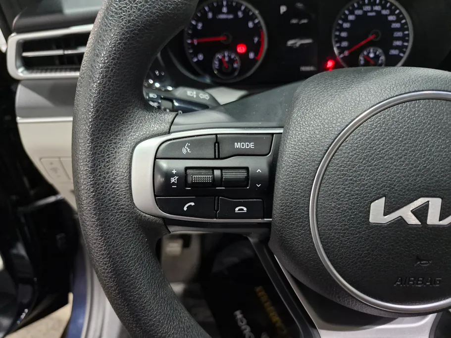 2023 Kia K5 LX 