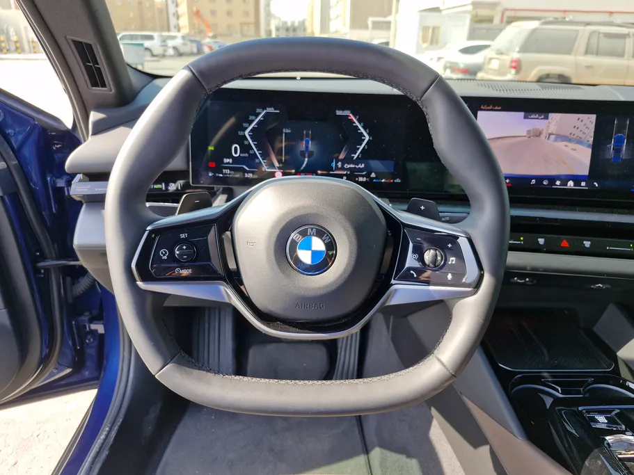 بي ام دبليو الفئة الخامسة 520i 2024 