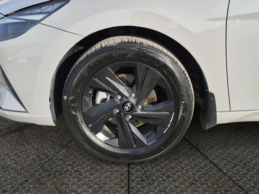 2023 Hyundai Elantra Smart 