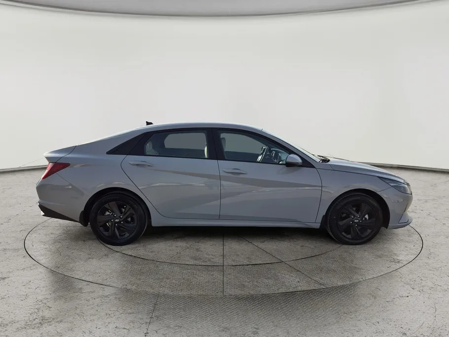 2023 Hyundai Elantra Smart 