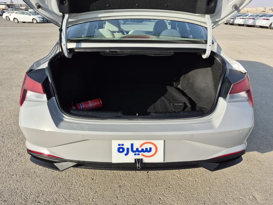 2023 Hyundai Elantra Smart 