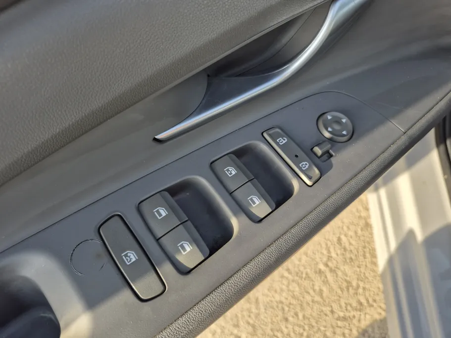 2023 Hyundai Elantra Smart 