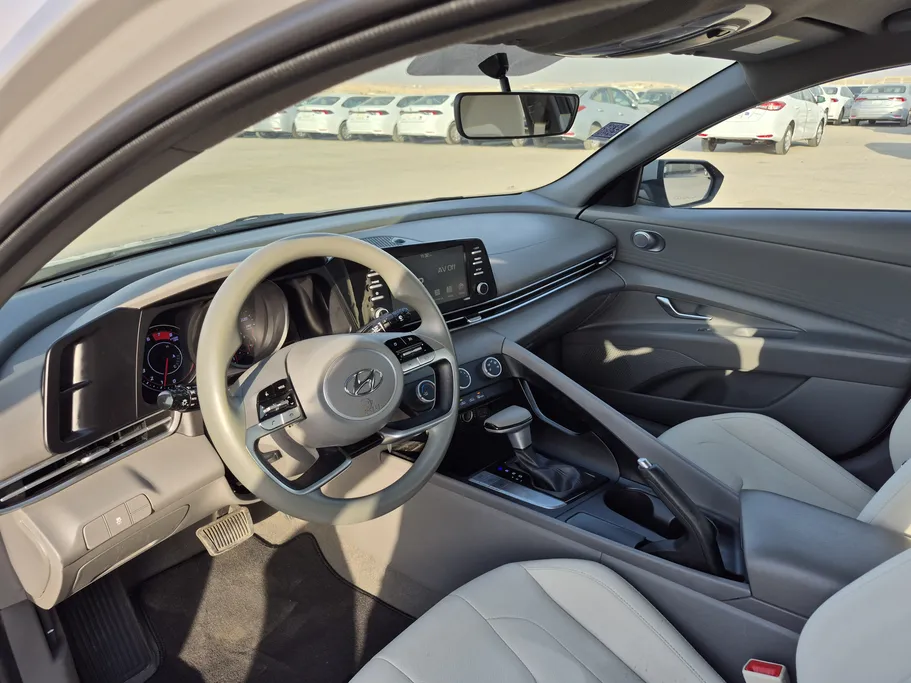 2023 Hyundai Elantra Smart 