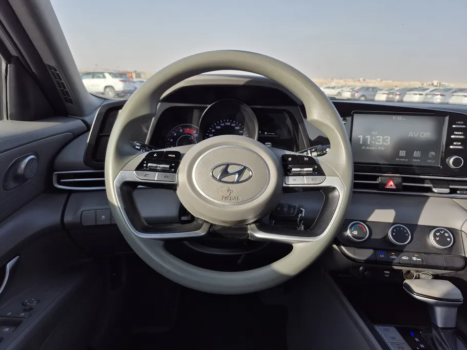 2023 Hyundai Elantra Smart 