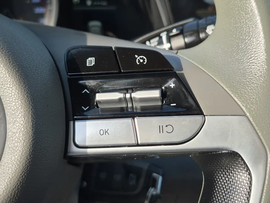 2023 Hyundai Elantra Smart 