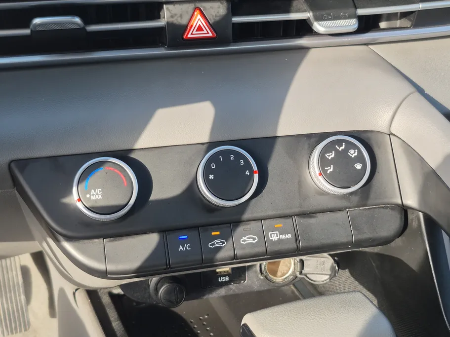 2023 Hyundai Elantra Smart 
