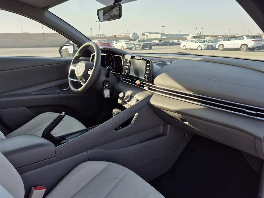 2023 Hyundai Elantra Smart 