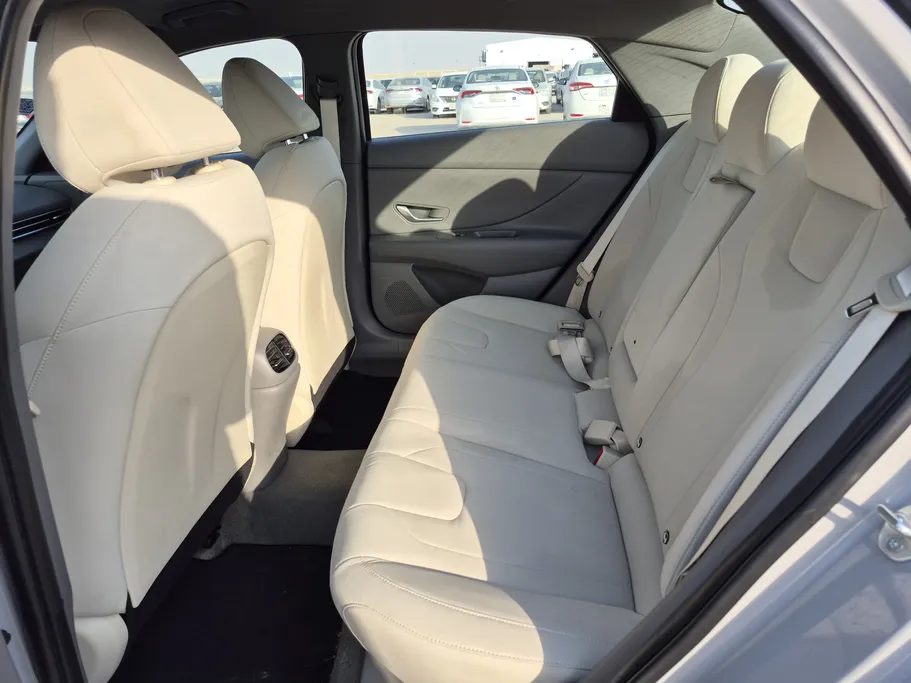 2023 Hyundai Elantra Smart 