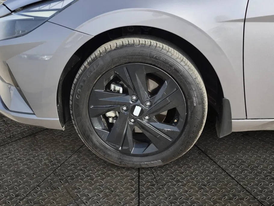 2023 Hyundai Elantra Smart 