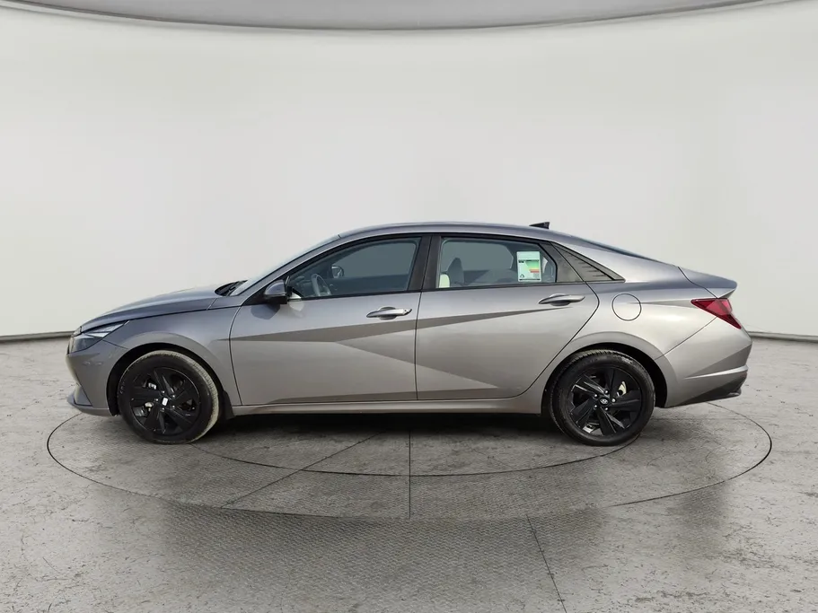 2023 Hyundai Elantra Smart 