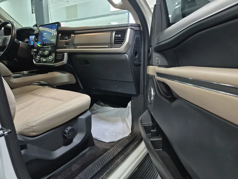 2023 Ford Expedition XLT 