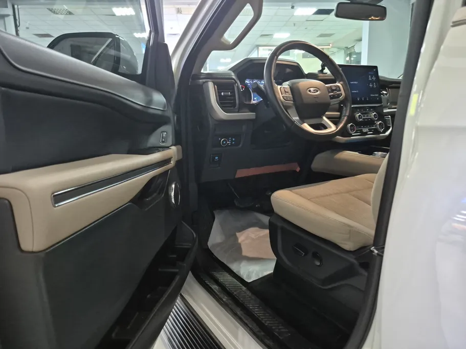 2023 Ford Expedition XLT 
