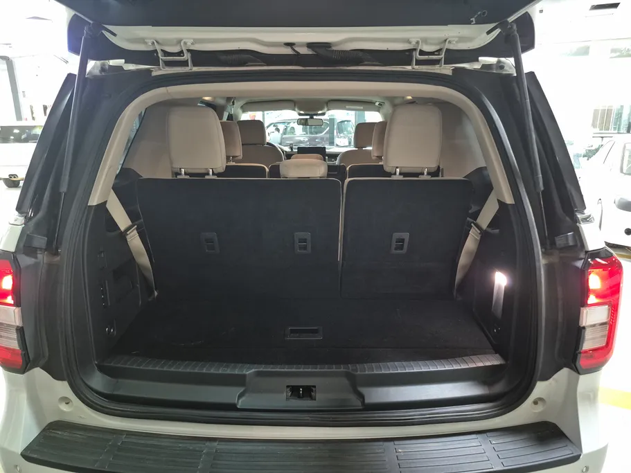 2023 Ford Expedition XLT 