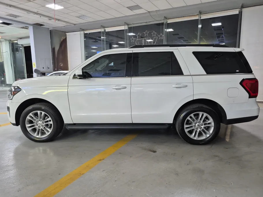 2023 Ford Expedition XLT 