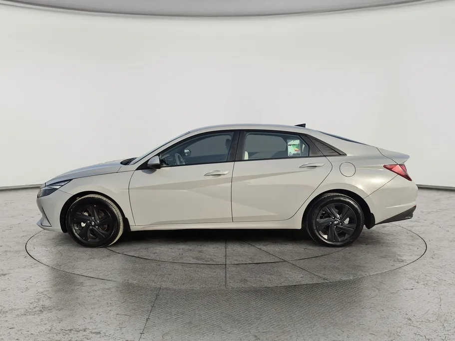 2023 Hyundai Elantra Smart 