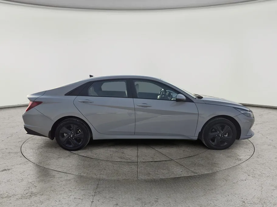 2023 Hyundai Elantra Smart 