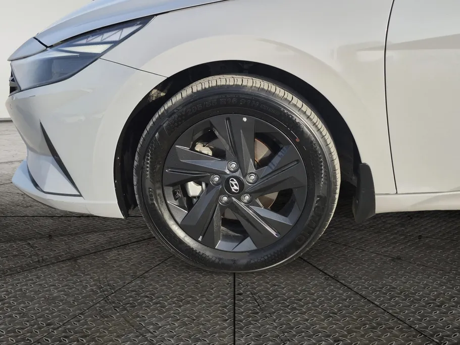 2023 Hyundai Elantra Smart 