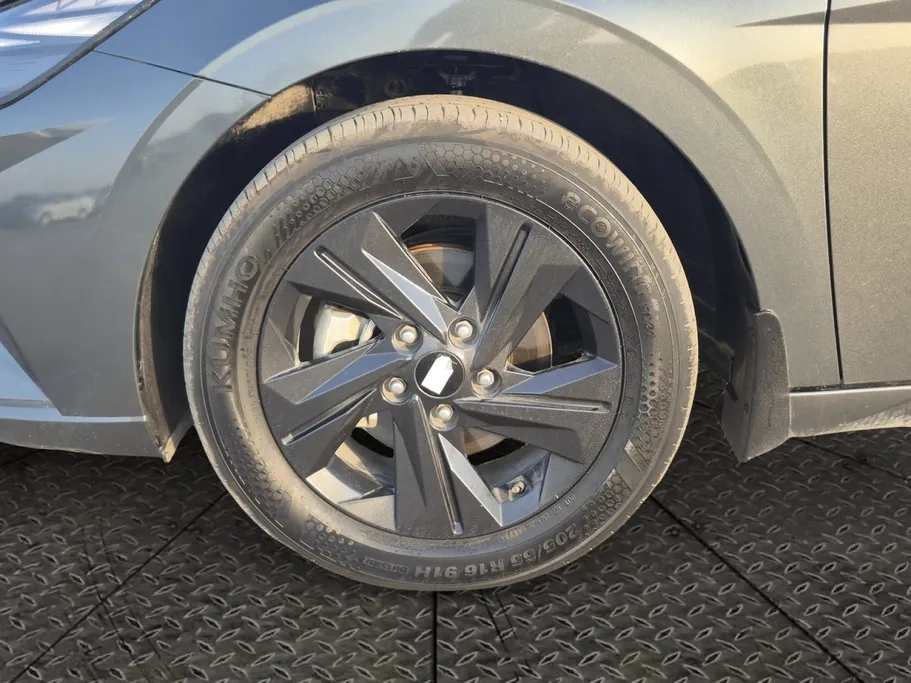 2023 Hyundai Elantra Smart 