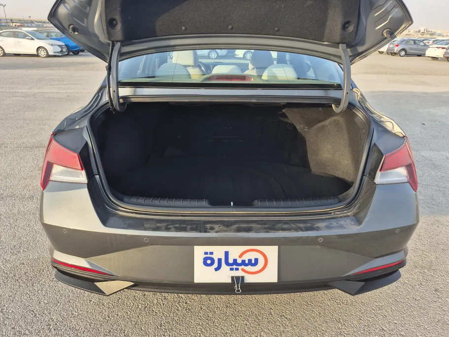 2023 Hyundai Elantra Smart 