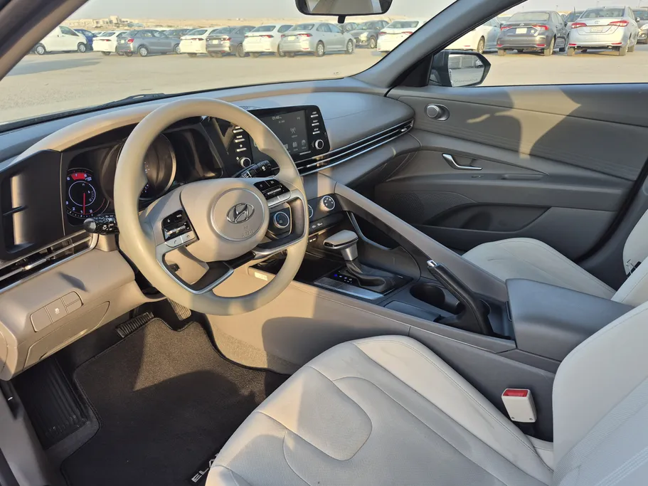 2023 Hyundai Elantra Smart 
