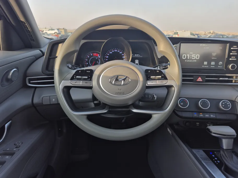 2023 Hyundai Elantra Smart 