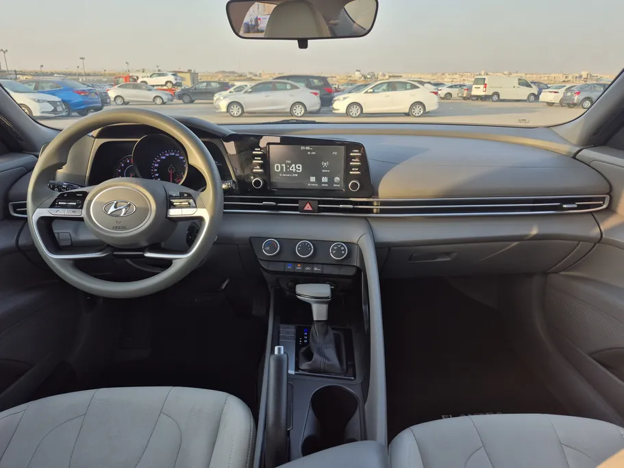 2023 Hyundai Elantra Smart 