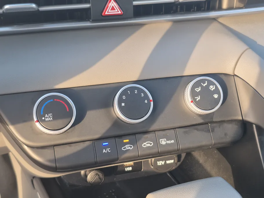 2023 Hyundai Elantra Smart 