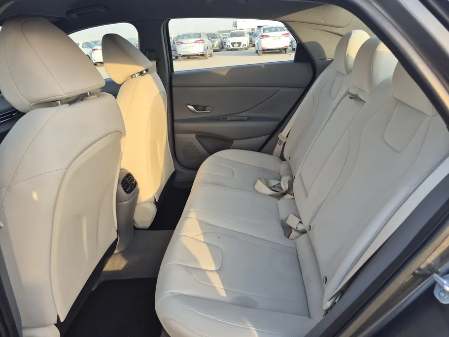 2023 Hyundai Elantra Smart 