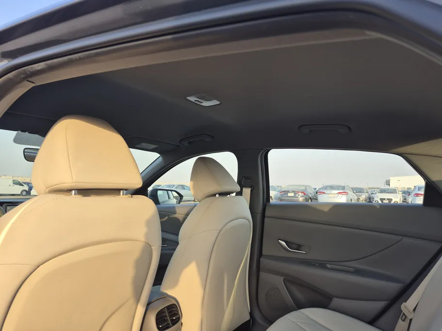 2023 Hyundai Elantra Smart 