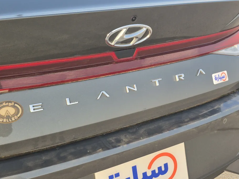 2023 Hyundai Elantra Smart 