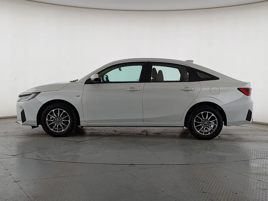 2023 Toyota Yaris  Y 