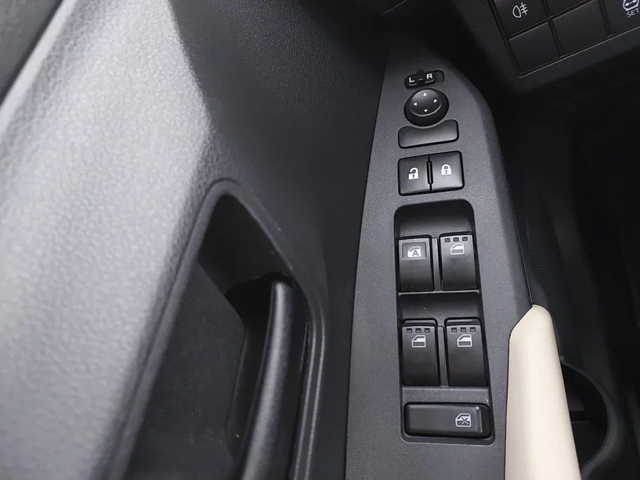 2023 Toyota Yaris  Y 