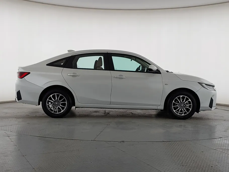 2023 Toyota Yaris  Y 