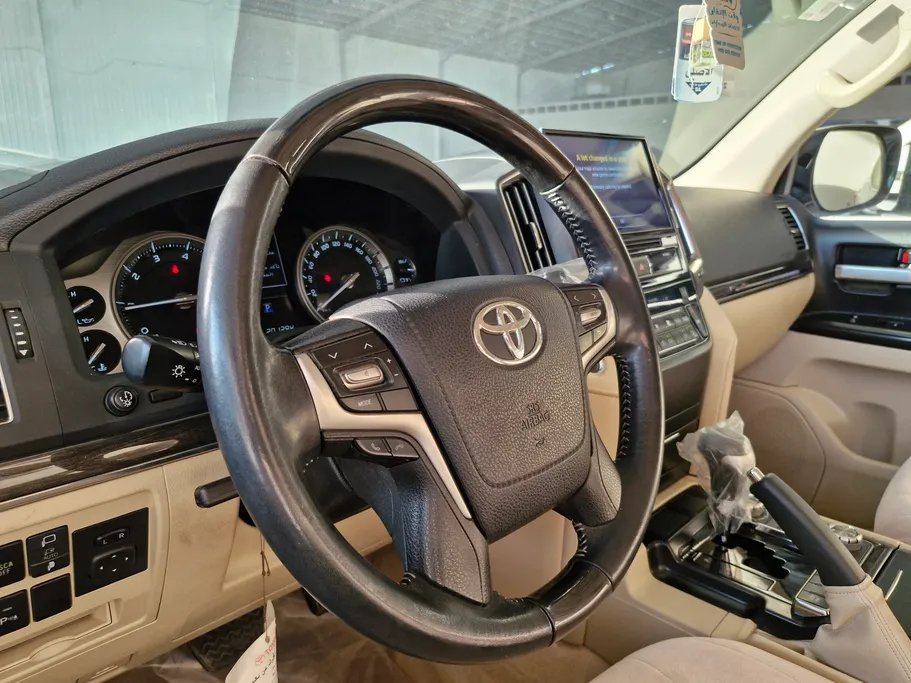 2020 Toyota Land Cruiser GXR Grand Touring 