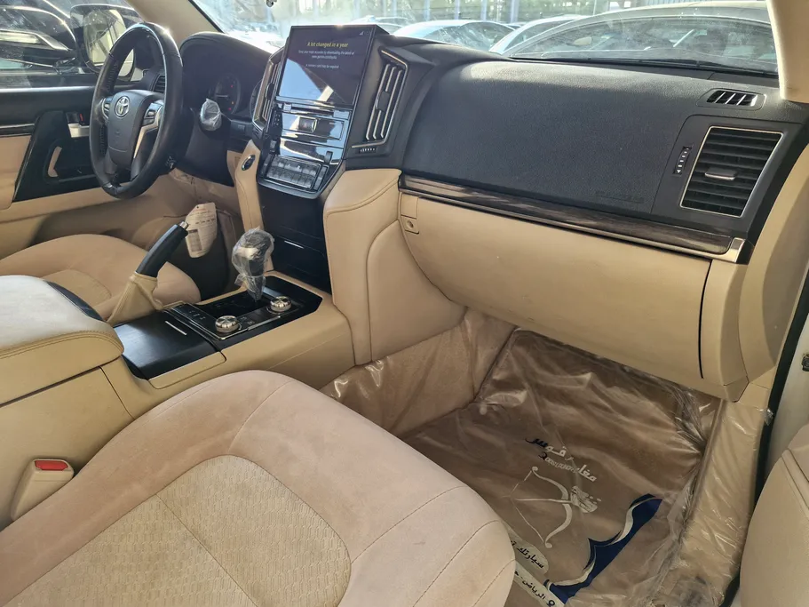 2020 Toyota Land Cruiser GXR Grand Touring 