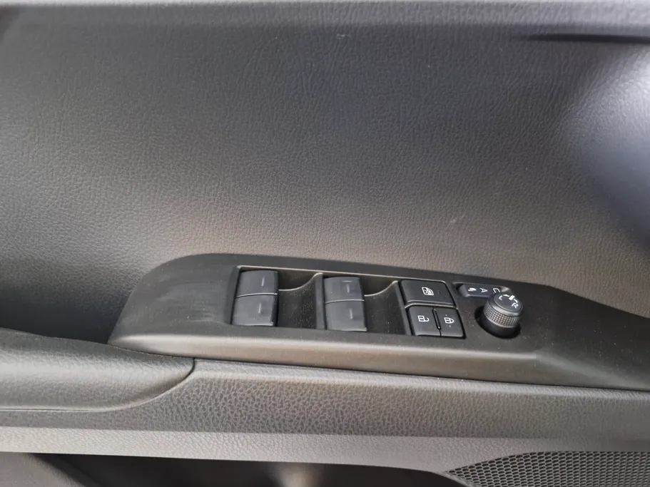 2025 Toyota Camry  E HEV 