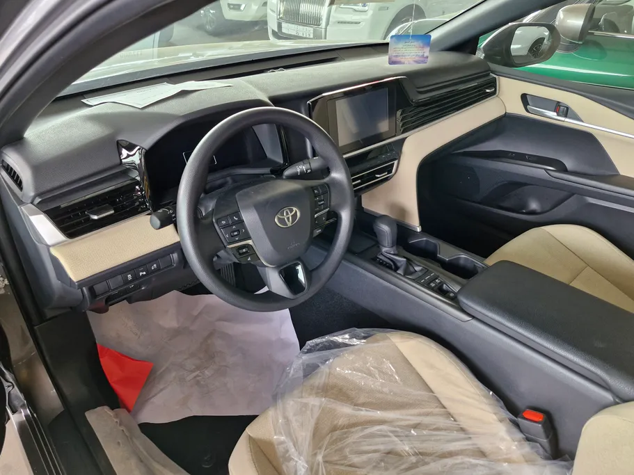 2025 Toyota Camry  E HEV 