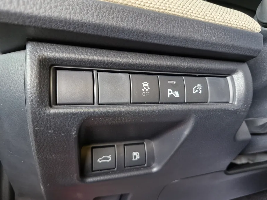 2025 Toyota Camry  E HEV 