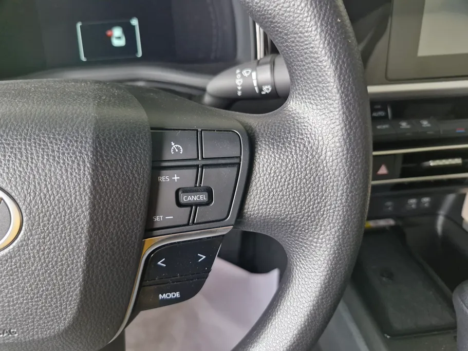 2025 Toyota Camry  E HEV 
