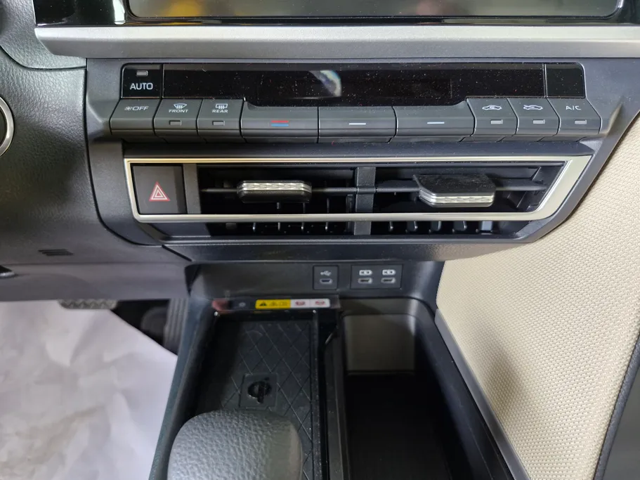2025 Toyota Camry  E HEV 