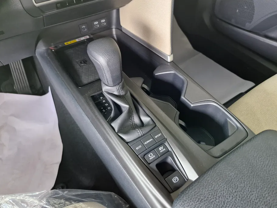 2025 Toyota Camry  E HEV 