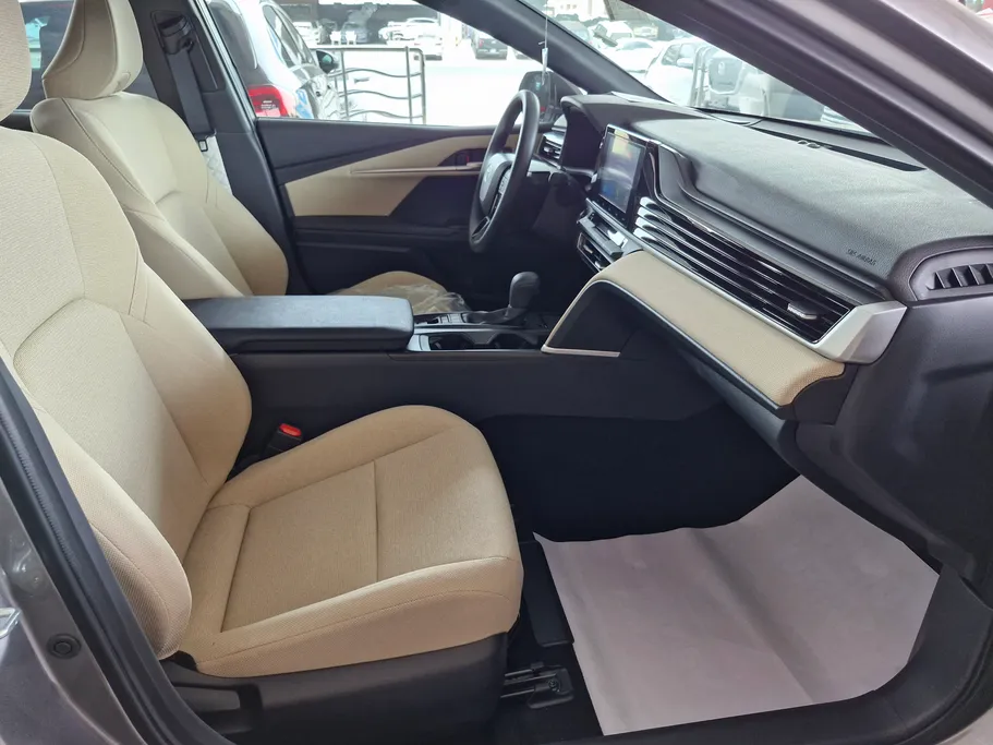 2025 Toyota Camry  E HEV 