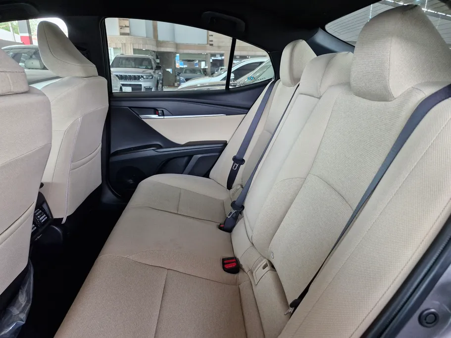 2025 Toyota Camry  E HEV 