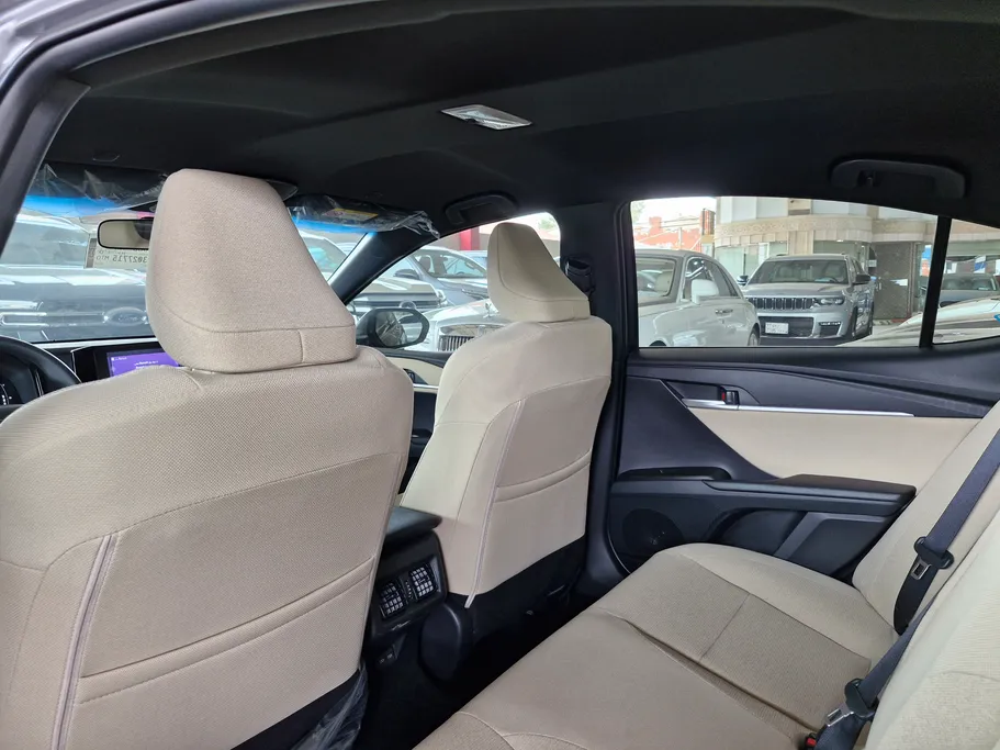 2025 Toyota Camry  E HEV 
