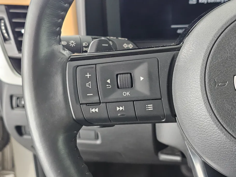 2023 Nissan Xtrail SL 